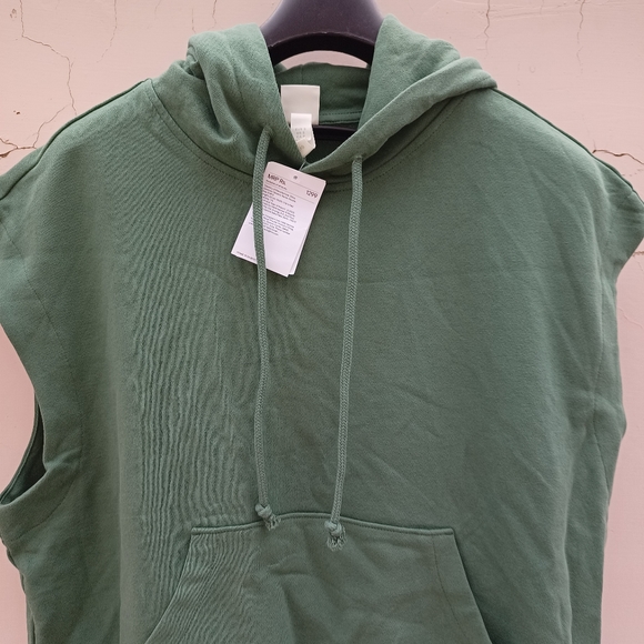 H&M sleeveless hoodie💚 - Picture 4 of 5